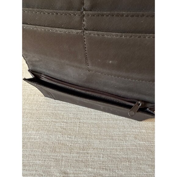 Relic Embossed Leather Wallet With Paisley Design & Snap Closure Tan - Picture 6 of 16